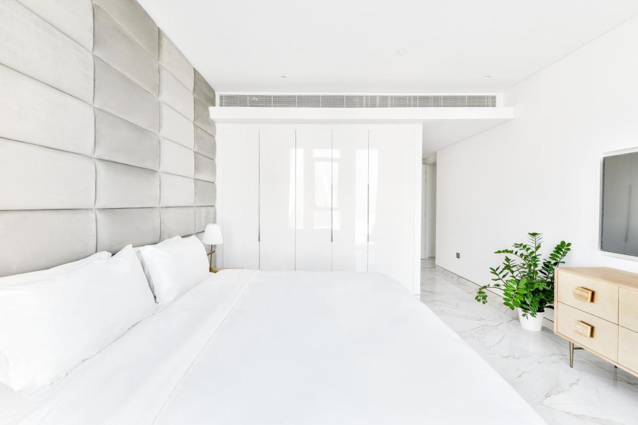 Luxury 2 Bedroom Beachfront Apt W Stunning Sea View Dubai Esterno foto