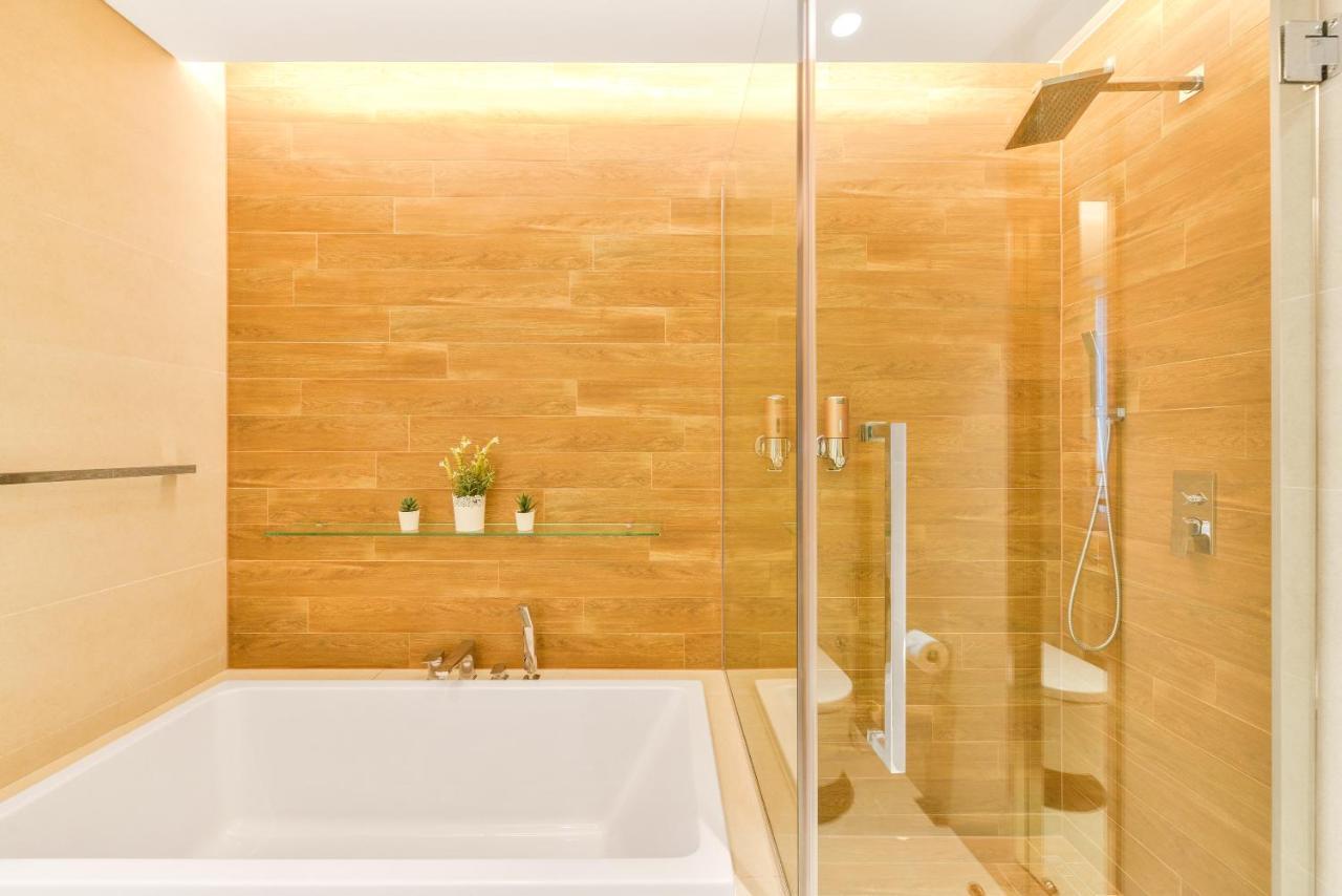 Luxury 2 Bedroom Beachfront Apt W Stunning Sea View Dubai Esterno foto